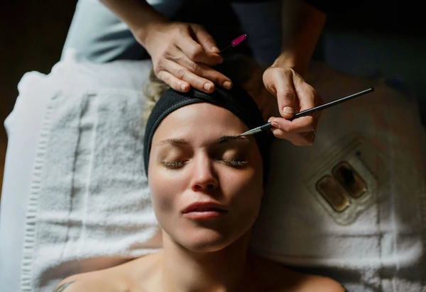 lash and brow tinting