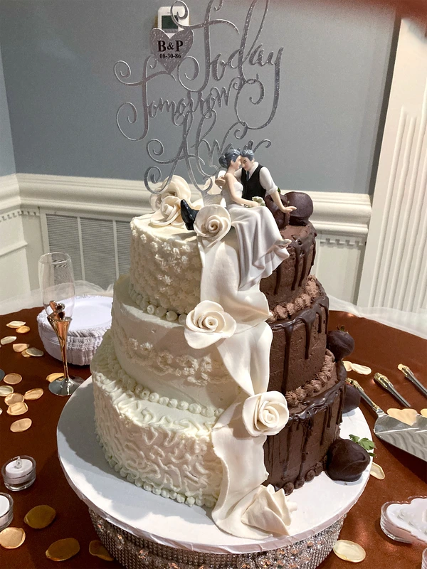 Gorgeous 3-tier wedding cake by Sandra's Catering