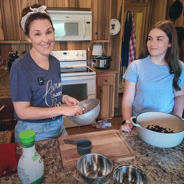 making blueberry pie